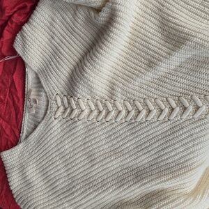 Jessica Simpson sweater